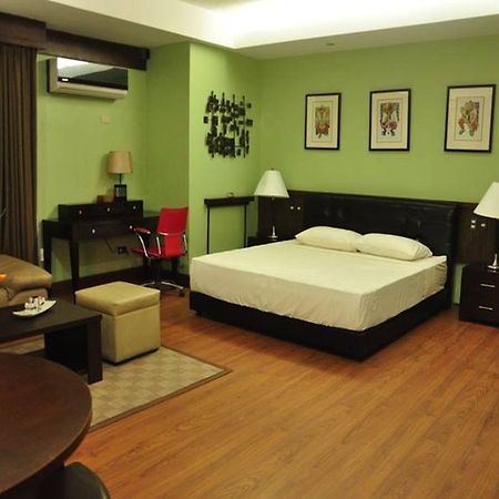 Casa Verde Boutique Hotel And Gardens Imus Esterno foto