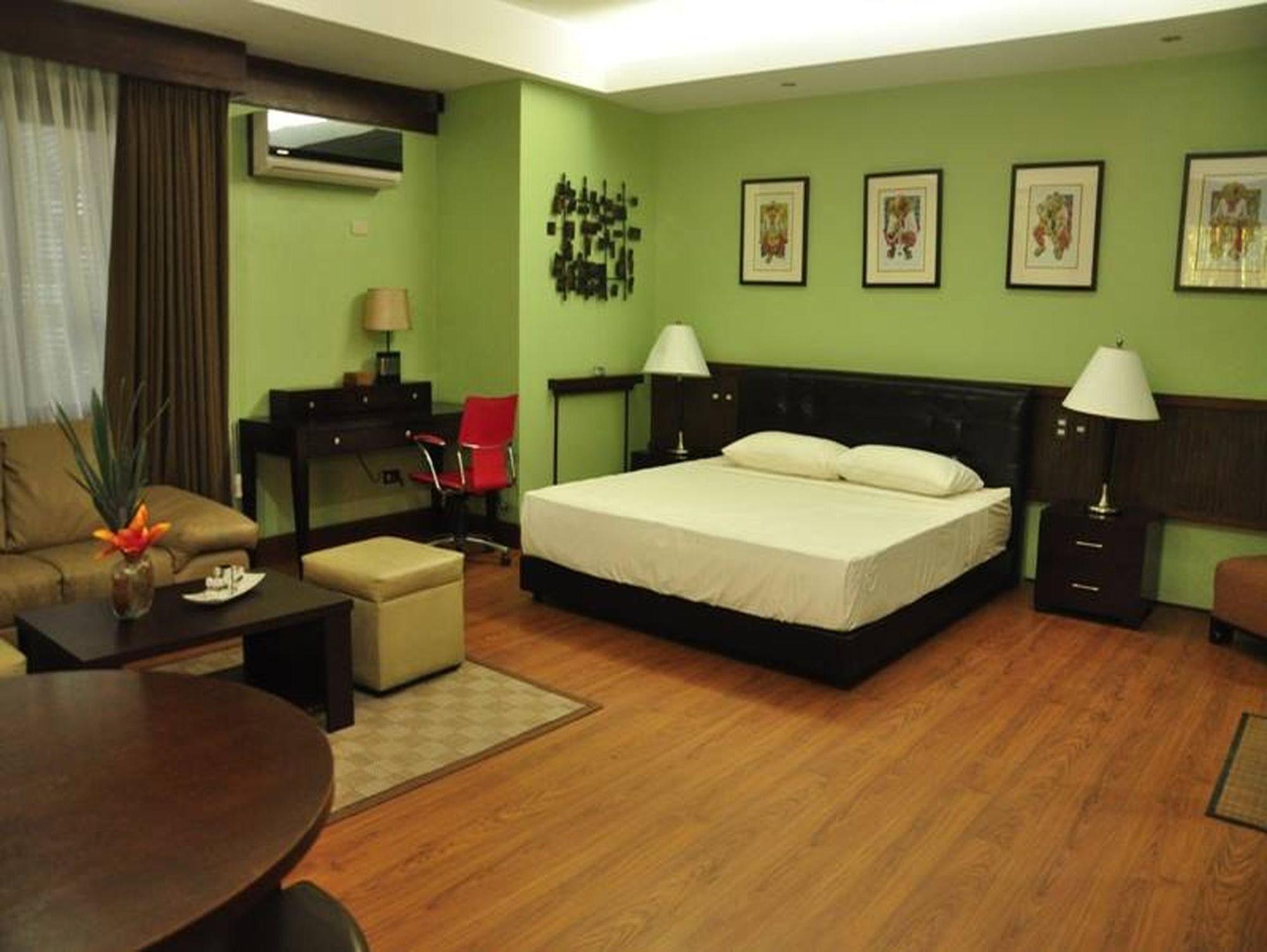 Casa Verde Boutique Hotel And Gardens Imus Esterno foto