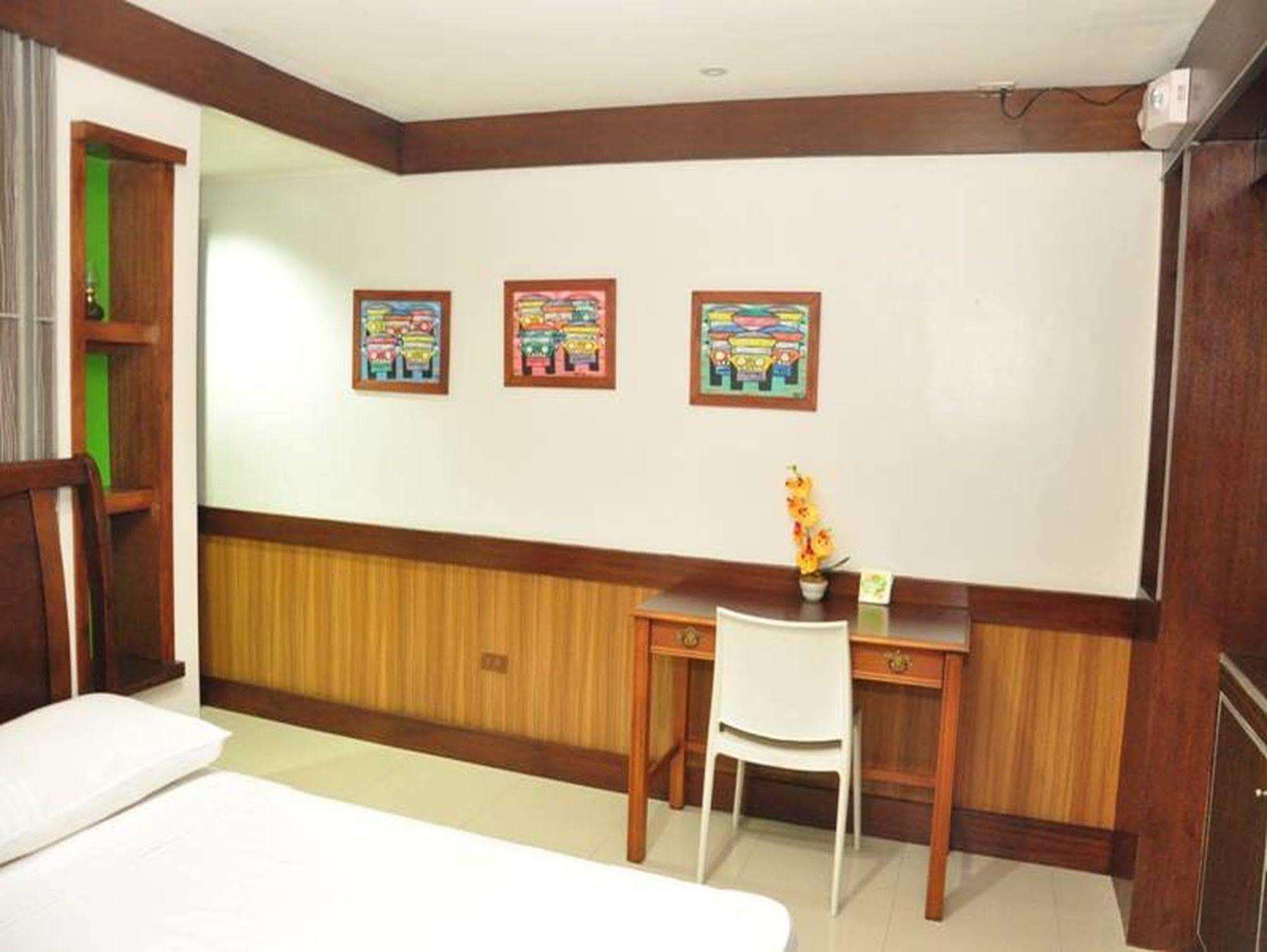 Casa Verde Boutique Hotel And Gardens Imus Esterno foto