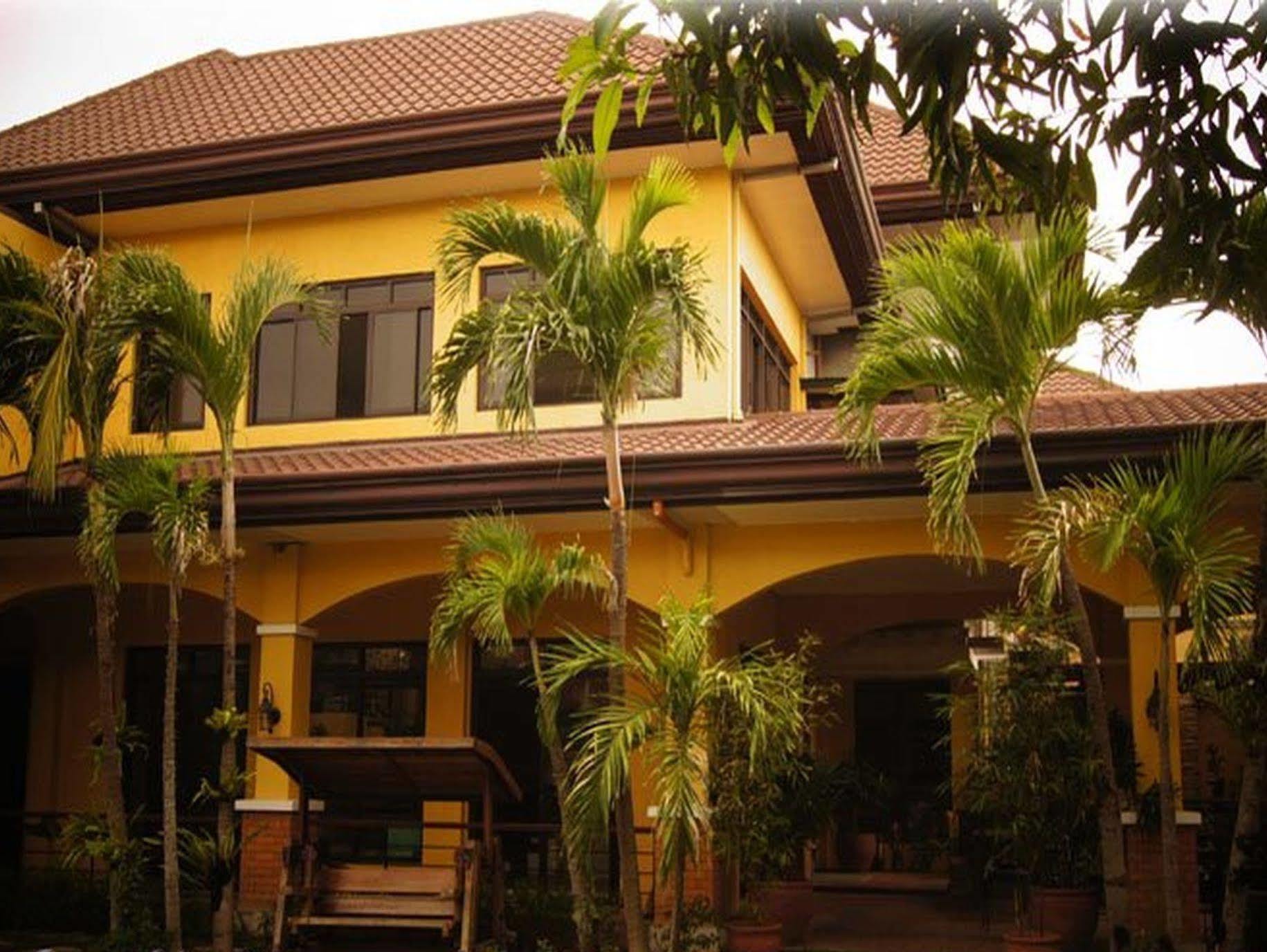 Casa Verde Boutique Hotel And Gardens Imus Esterno foto